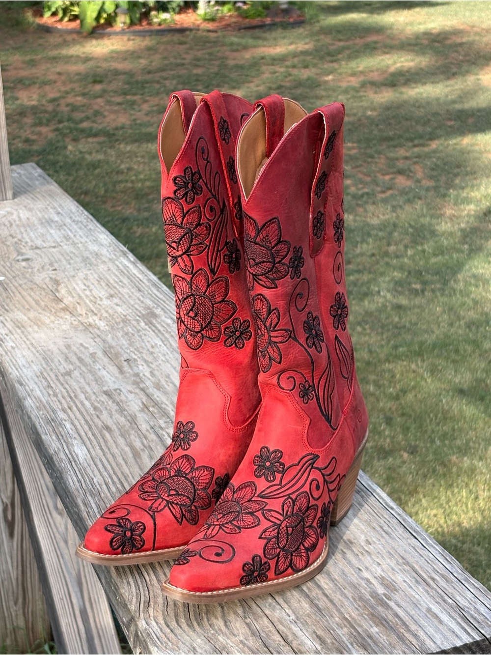 NWT Dingo Red Western Swing Red Tall Leather Embroidered Boots Size 10M
